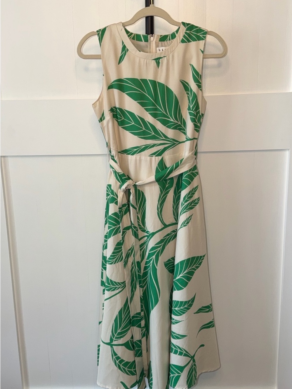 Big Hit Fashion Sleeveless Cream Dress with Green Leaf Print Size Small